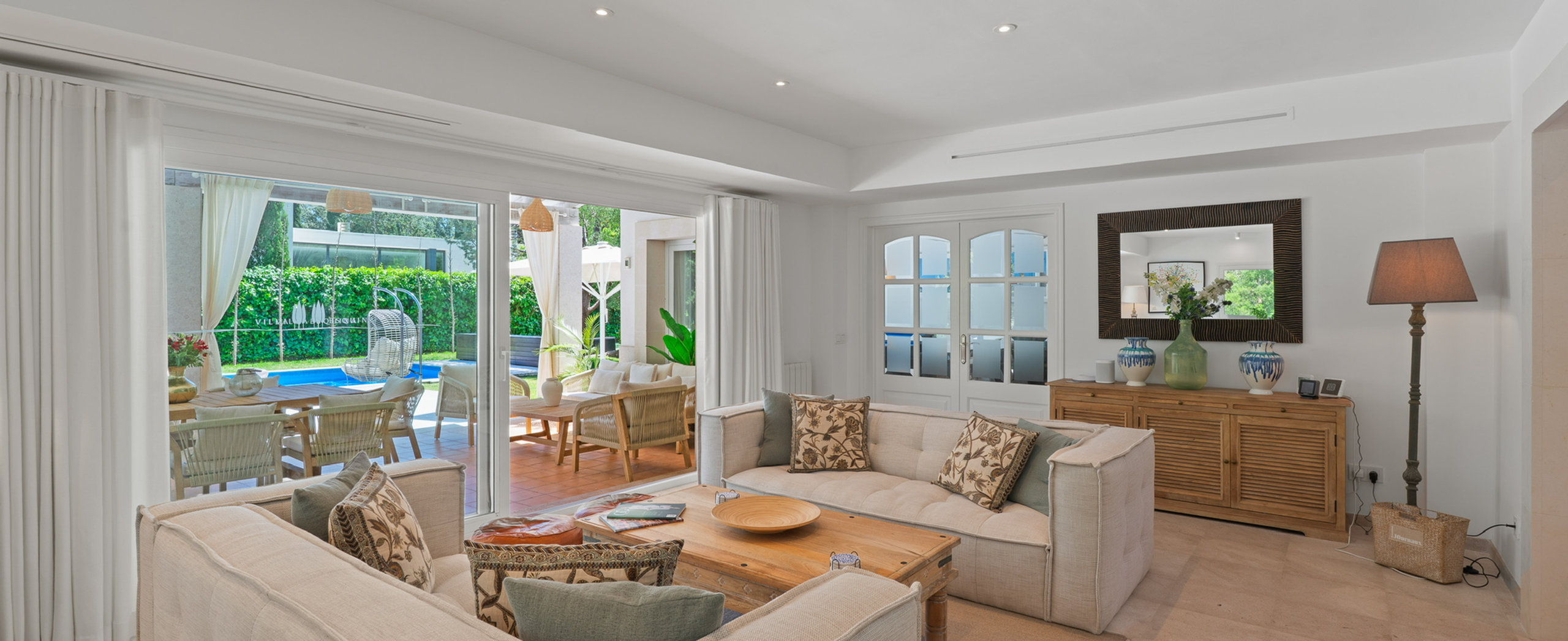 Villa Esquina's bright living room opening onto the pool terrace