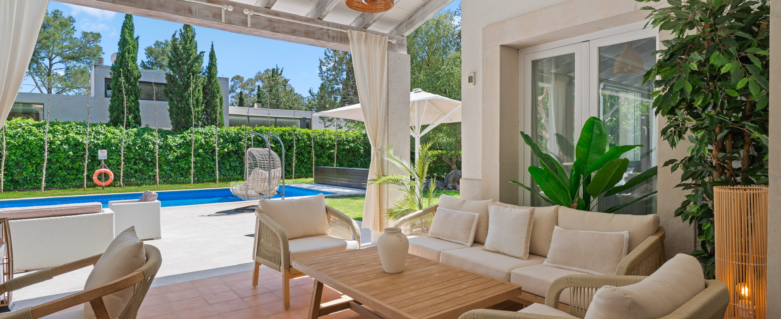 Shaded outdoor lounge overlooking Villa Esquina's swimming pool