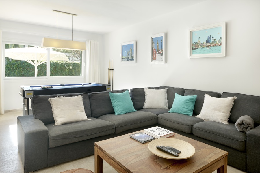 The snug with corner sofa and pool table